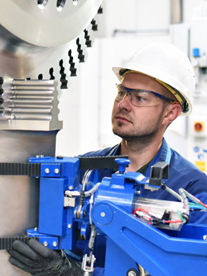 production and design of gas turbines in a modern industrial factory
